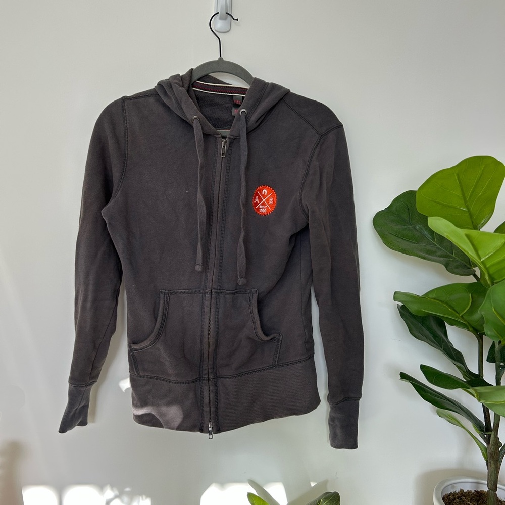 Exclusive Nickelodeon Employee Crew Hoodie 2016 Dark Gray Hoodie with Nick logo